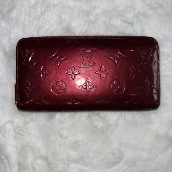 Louis Vuitton Vernis Amarante Patent Leather Zip Around Wallet - Picture 3 of 14